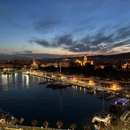Luxury Beach/Port Apartment Malaga Bagian luar foto