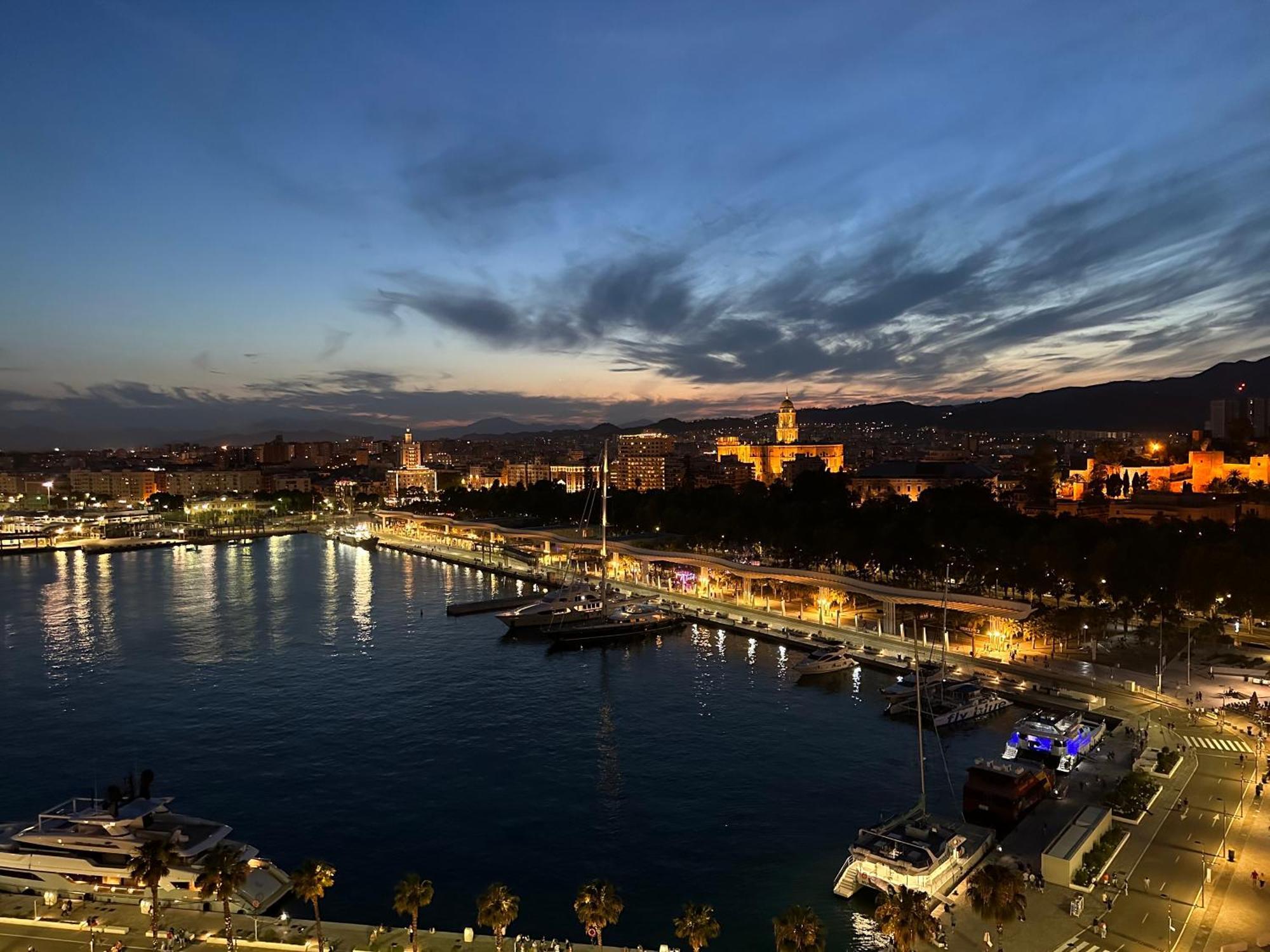 Luxury Beach/Port Apartment Malaga Bagian luar foto
