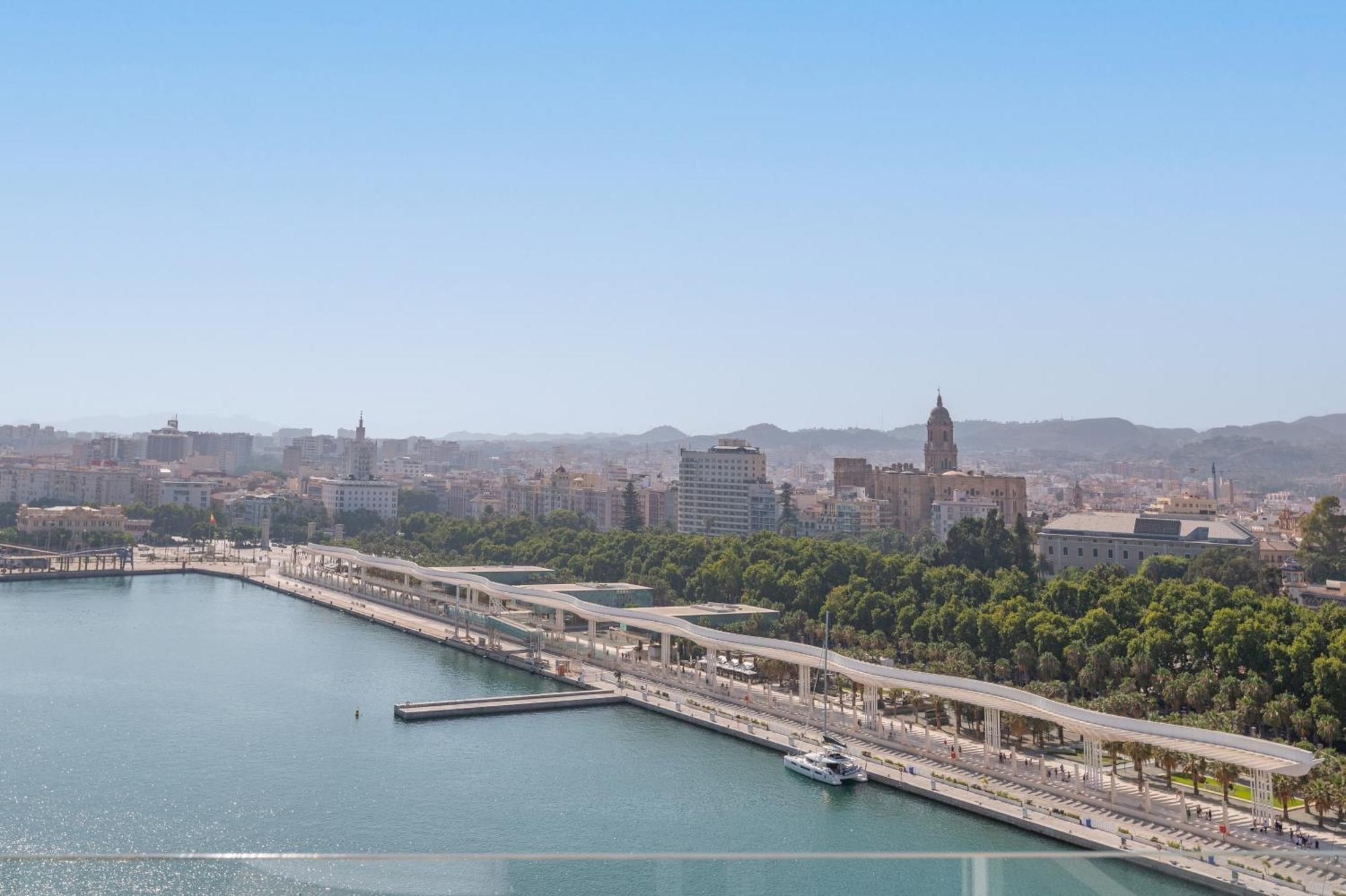 Luxury Beach/Port Apartment Malaga Bagian luar foto